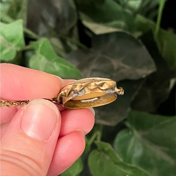 Rebecca at the Well Gold Filled Carved Shell Cameo - Picture 13 of 14